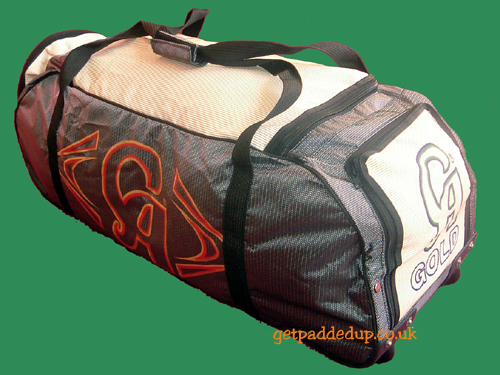 GOLD WHEELER CRICKET KIT BAG (BLACK/SILVER)