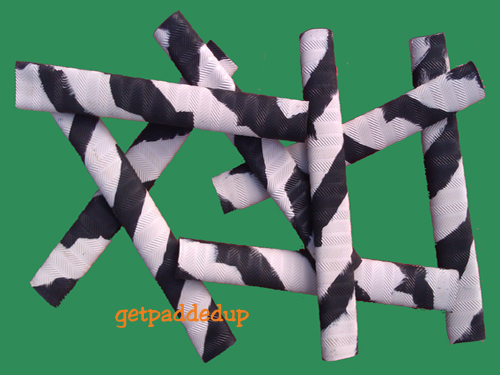 MATRIX SPLASH-SPIRAL CRICKET BAT GRIP (BLACK/WHITE)